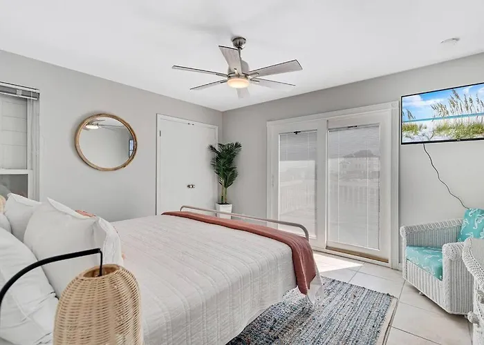 5-star Location L Steps2beach L Lagoon Front Apartment